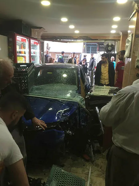 1651572641963.jpg Camdan sarkarak sosyal medyada yayın yaparken fırına girdi-2
