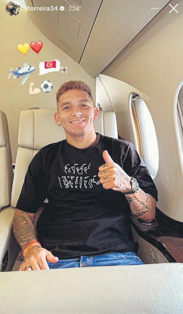 galatasaray-yilin-transfer-bombasini-patlatti-iki-buyuk-yildiz-istanbula-ayak-basti-1659829315090.jpg Galatasaray yılın transfer bombasını patlattı! İki büyük yıldız İstanbul'a ayak bastı-7