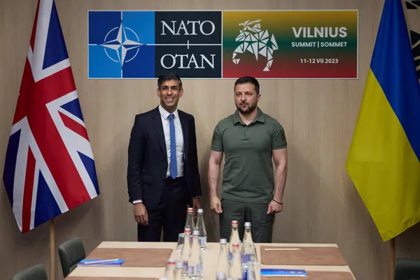 Ukrayna Devlet Başkanı Volodimir Zelenskiy'nin 'yalnız' pozunun perde arkası: Ukrayna cephesi bastırdı NATO rest çekti-6