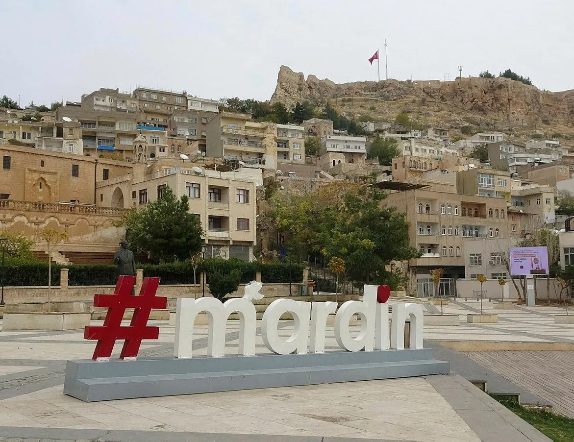 Madrid’e gitmek isterken kendilerini Mardin’de buldular