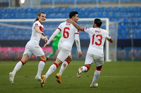 Ozan Tufan'ı 2 gol atarak yıldızlaştığı Norveç maçında iki İngiliz kulübü izledi-5