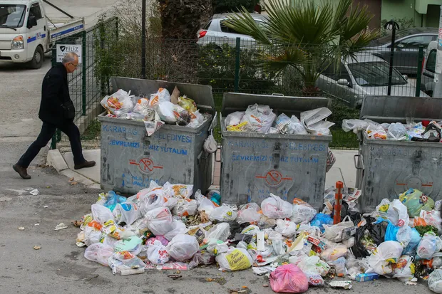 CHP'li belediye çöpleri toplamıyor-1