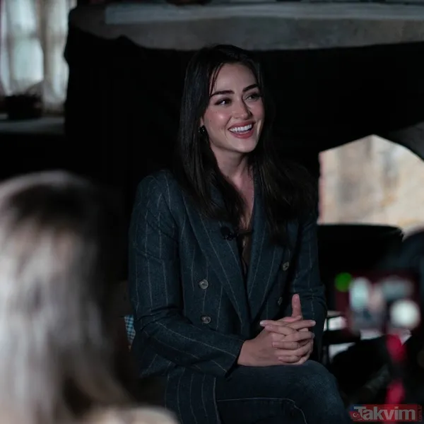 Esra Bilgiç süper minisiyle poz verdi! Yeşiller içinde paylaştı yorumların ardı arkası kesilmedi sosyal medya onu konuştu - 16