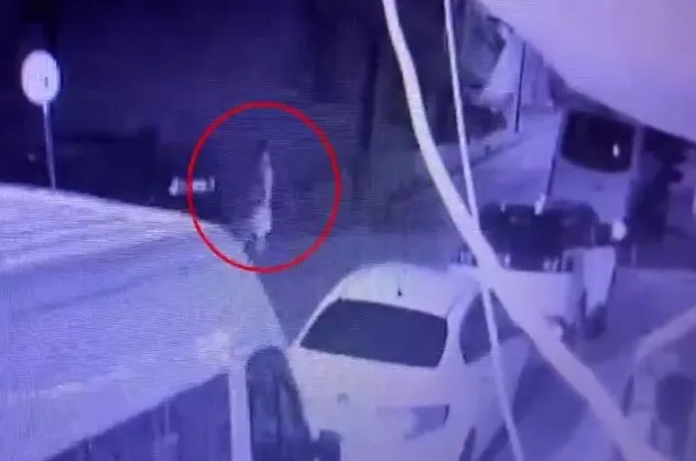 Kameraya yakalandı! İstanbul'da bir kadın ölü doğan bebeğini çöpe attı