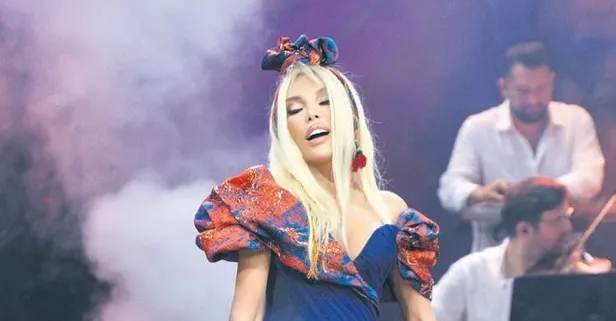 Ajda Pekkan düzenlediği konserle Harbiye'yi yaktı geçti