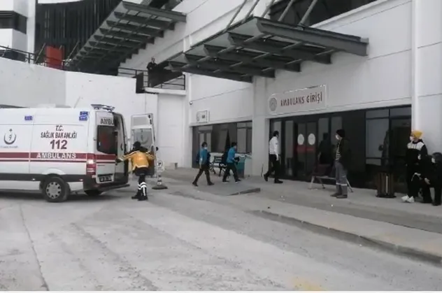 Muğla’da tavuk döner yiyen 6 öğrenci gıda zehirlenmesi şüphesiyle hastaneye kaldırıldı