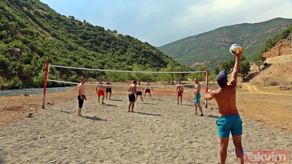 Hava sıcaklığı 40 dereceye ulaştı! Tunceli'de Munzur Nehri kıyısı Bodrum'u aratmadı - 4