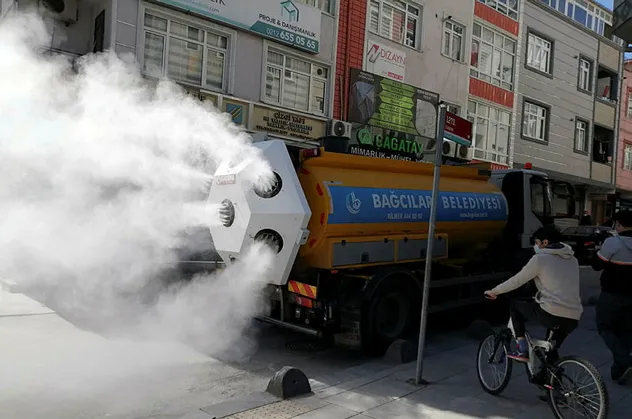 İstanbul sokaklarında resmen başladı! Koronavirüse karşı...