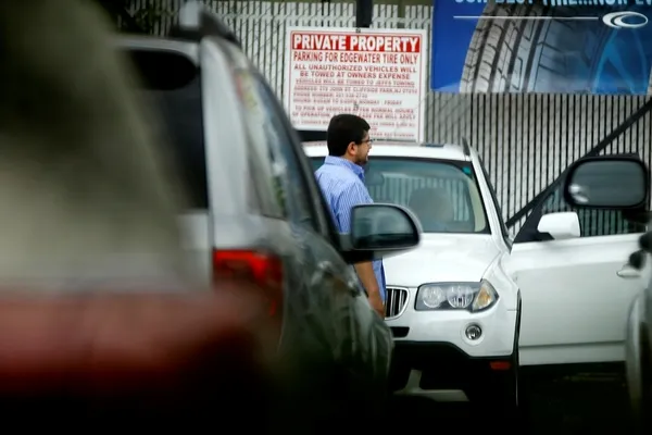 Adil Öksüz'ün kayınbiraderi ABD bayrağını öperken görüntülendi-11