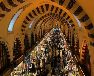 İstanbul’da tarihi çarşıda bayram yoğunluğu