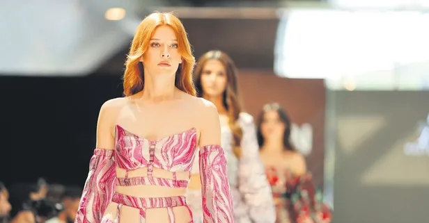 Moda fırtınası! Fashion Week defilesinde mankenler birbirleriyle yarıştı!