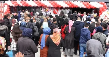 Sivasta akılalmaz görüntüler! İndirim uğruna canlarını tehlikeye attılar!
