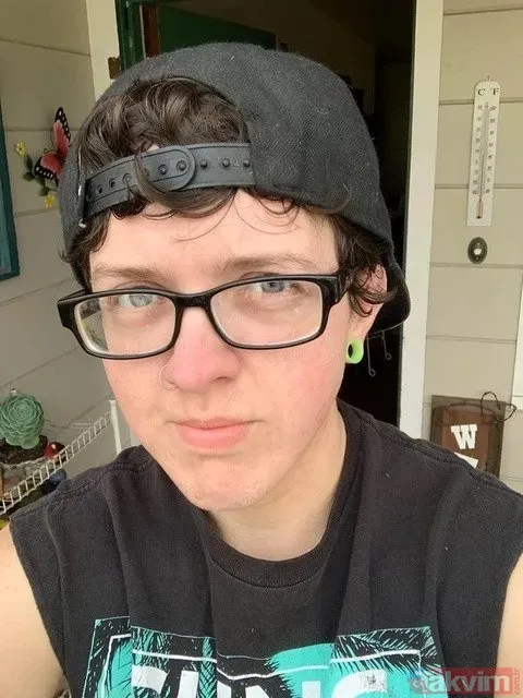 Herkes 13 Yaşında Sanıyor Oysa 26 Yaşında.