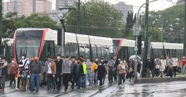 Bağcılar-Kabataş tramvay hattında kaza: Seferler aksayınca yolcular yürümek zorunda kaldı