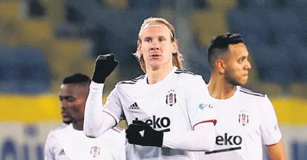 Beşiktaş yönetimi sözleşmesi bitecek olan Domagoj Vida ile masaya oturdu