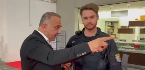 almanyada-fetocu-alcak-ercan-karakoyun-a-haber-muhabiri-ismail-erele-saldirdi-1666537871151.jpg Almanya’da FETÖ’cü alçak Ercan Karakoyun, A Haber muhabiri İsmail Erel'e saldırdı-6