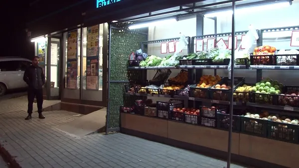 markete-giren-maskeli-hirsizlar-kasiyeri-rehin-aldi-1639083548385.jpg Markete giren maskeli hırsızlar kasiyeri rehin aldı-3