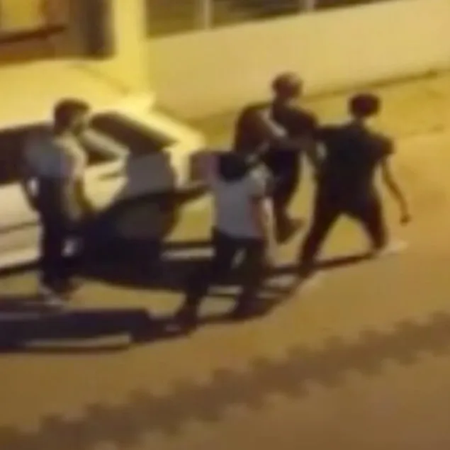 Samuray kılıcıyla sokakta gezen şahıslar sınır dışı edildi