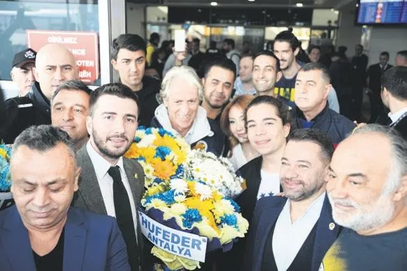 abdullah-avci-antalya-kampindan-aciklamalar-yapti-firsat-transferi-yapabiliriz-spor-haberleri-1670376129156.jpeg