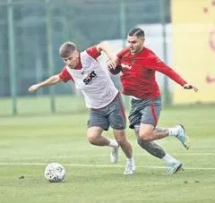 gecen-seneki-yukselen-formunu-jorge-jesus-ile-daha-da-gelistiren-crespo-avrupanin-zirvesinde-spor-haberleri-1663802454837.jpeg Geçen seneki yükselen formunu Jorge Jesus ile daha da geliştiren Crespo, Avrupa'nın zirvesinde | Spor haberleri-6