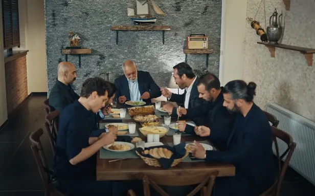 onceki-hasimlar-simdi-dost-eskiya-dunyaya-hukumdar-olmazda-saflar-degisiyor-yaman-yoksa-yeni-kimsesiz-mi-1620471240999.jpg Önceki hasımlar şimdi dost! Eşkıya Dünyaya Hükümdar Olmaz'da saflar değişiyor! Yaman yoksa yeni Kimsesiz mi?-8