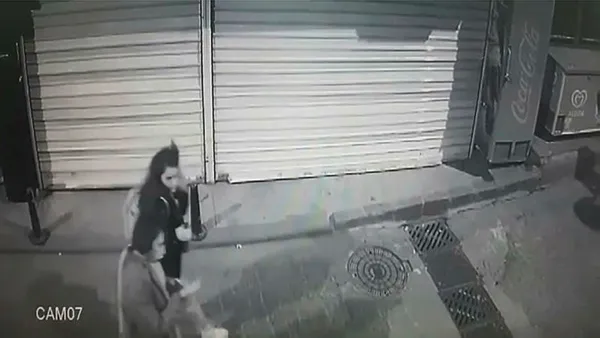 1643193158170.jpg Beyoğlu'nda kadına şiddet! Şişeyle vurdu yerde tekmeledi-5