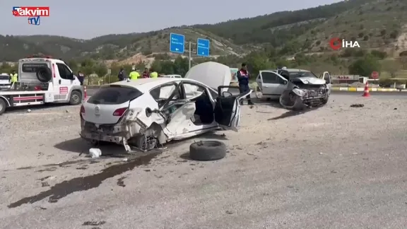 Adıyaman Besni yolunda feci kaza! Ölü ve yaralı var!