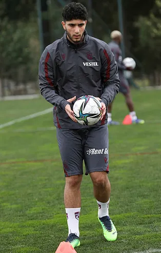 Trabzonspor'da yeni transfer Emrehan Gedikli ilk antrenmana çıktı