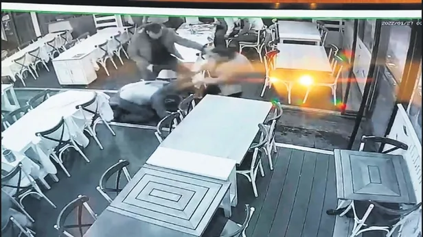 ece-erkenin-esi-safak-mahmutyazicioglu-cinayetinde-iki-kilit-ismin-ifadesi-ortaya-cikti-1644354337900.jpeg Ece Erken'in eşi Şafak Mahmutyazıcıoğlu cinayetinde iki kilit ismin ifadesi ortaya çıktı-2