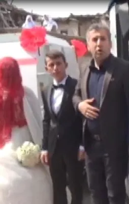 Temizlik aracını gelin arabası yaptı