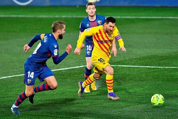 barcelonanin-yildizi-messi-la-ligada-500-macina-cikti-1609713783453.jpeg Barcelona'nın yıldızı Messi, La Liga'da 500. maçına çıktı!-5