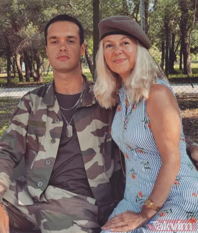 Bir Zamanlar Çukurova'nın Ümit'i Hande Soral'ın annesi kızlarına taş çıkartıyor! Hande ve Bensu'nun pabuç dama - 25