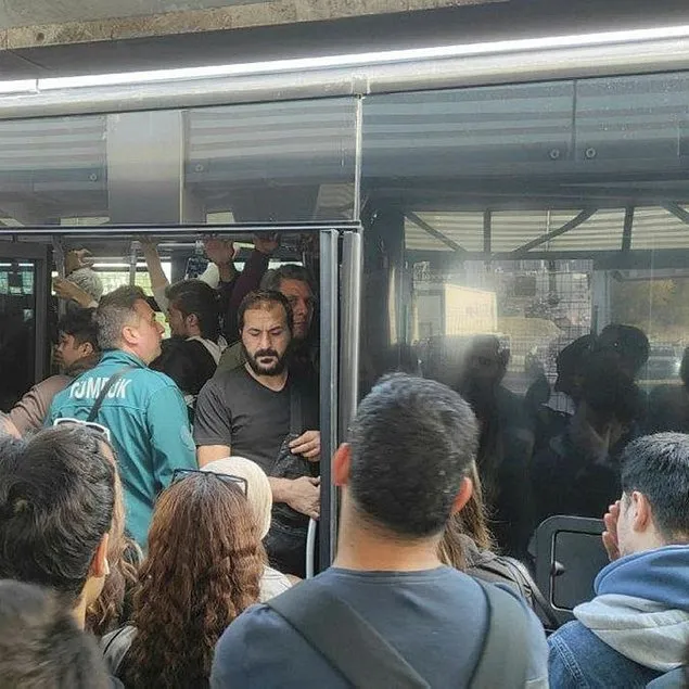 İstanbul’da metrobüs çilesi!