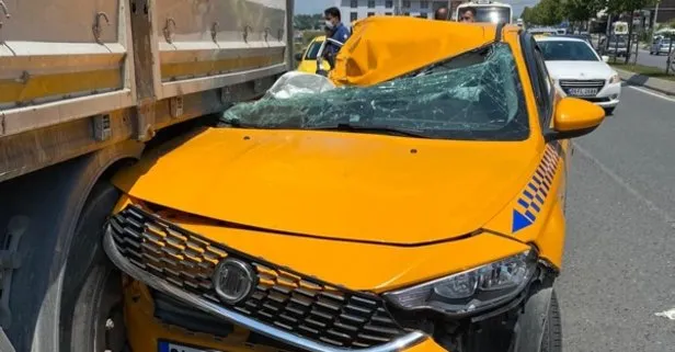 İstanbul’da feci kaza! Taksi park halindeki TIR’ın altına girdi