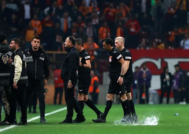 erman-toroglu-galatasaray-alanyaspor-maci-sonrasi-kuplere-bindi-ali-palabiyik-macin-icine-etti-yerlerde-surunu-1666561926226.jpeg Erman Toroğlu Galatasaray - Alanyaspor maçı sonrası küplere bindi: Ali Palabıyık maçın içine etti! Dursun Özbek ve Erden Timur TFF'yi topa tuttu-4
