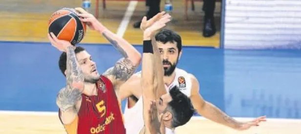 Aslan Parçaları’nın Armani şıklığı