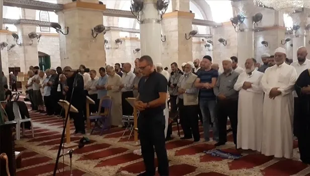 Kudüs şairi Nuri Pakdil için Mescid-i Aksa'da gıyabi cenaze namazı kılındı!