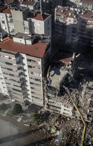 İzmir'de 11 kişiye mezar olmuştu! O apartman hakkında flaş rapor