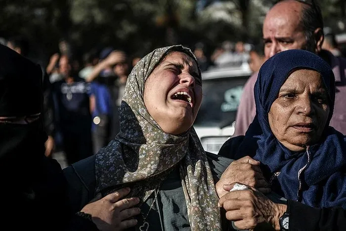 Katil İsrail saldırısından kurtulan Gazzeli çocuk Batı'nın katliamını haykırdı: "Bütün ülkeler için kanımız ucuz"-5