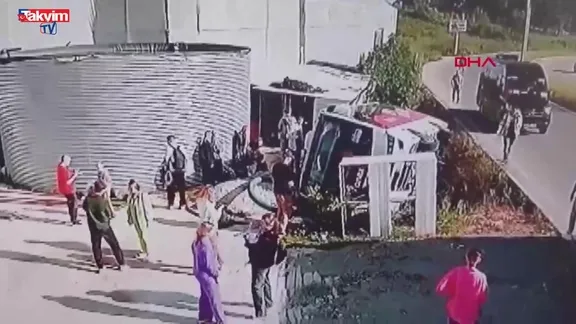 Turist taşıyan midibüs devrildi: 19 yaralı!