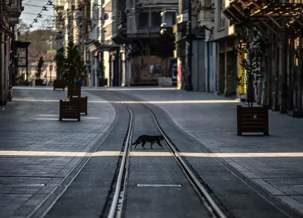 turkiye-genelinde-hafta-sonu-kesintisiz-uygulanan-sokaga-cikma-kisitlamasi-sona-erdi-1622429638607.jpeg 81 ilde hafta sonu kesintisiz uygulanan sokağa çıkma kısıtlaması sona erdi-4