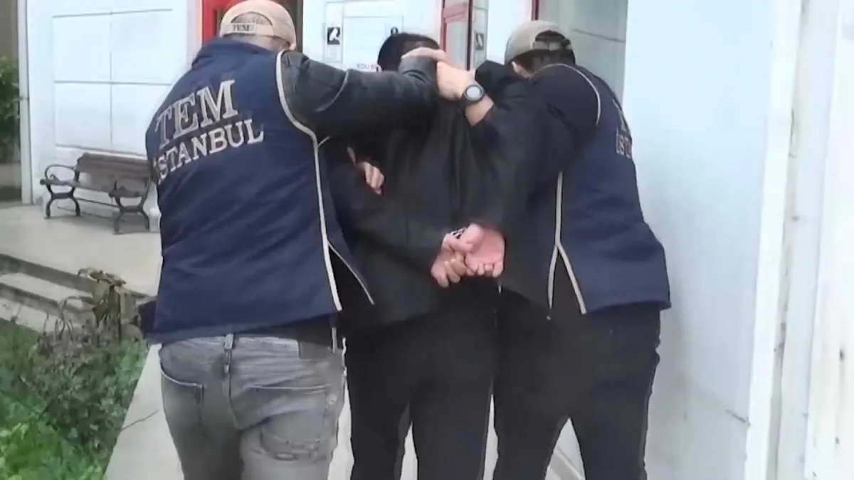 FETÖ'ye İstanbul'da operasyon: 3 firari yakalandı! Aralarında gaybubet evinde saklanan Zaman muhabiri de var
