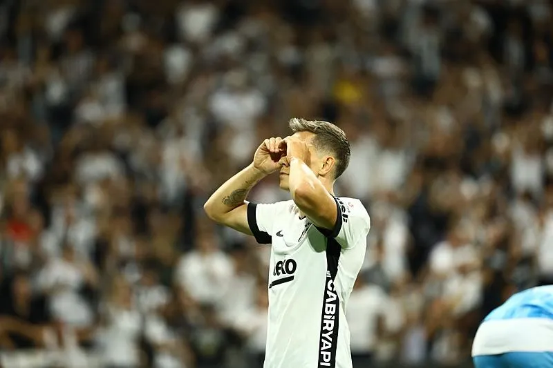 besiktas-liderlik-icin-amed-deplasmaninda-1789891857240.jpeg Beşiktaş liderlik için sahaya çıkıyor! Italiano'dan 'kazanan 11' kararı-4