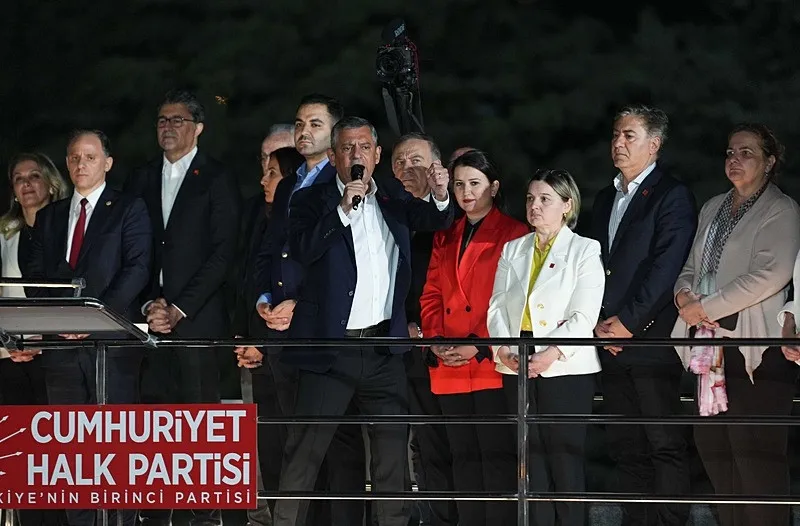 koltugu-giden-ozgur-ozelden-yine-tehdit-agzi-olacaklarin-sorumlusu-ben-degilim-1779404177914.jpeg Koltuğu giden Özgür Özel'den yine tehdit ağzı: Olacakların sorumlusu ben değilim-2