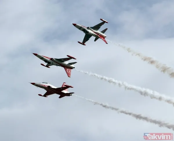 Türk Yıldızları ve SOLOTÜRK'ten nefes kesen gösteri! - 20
