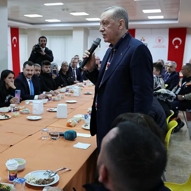 Son dakika: Başkan Erdoğan Balıkesirdeki sosyal tesislerinde depremzedelerle bir araya geldi