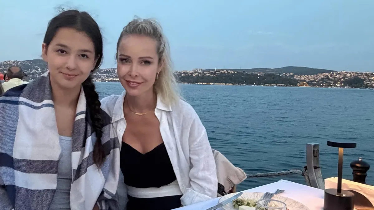 Şafak Sezer’in tiyatro oyununda ünlüler geçidi! Eski eşi İbrahim Tatlıses’in son sağlık durumunu açıkladı: "Gördüğüm en mücadeleci insan"-6