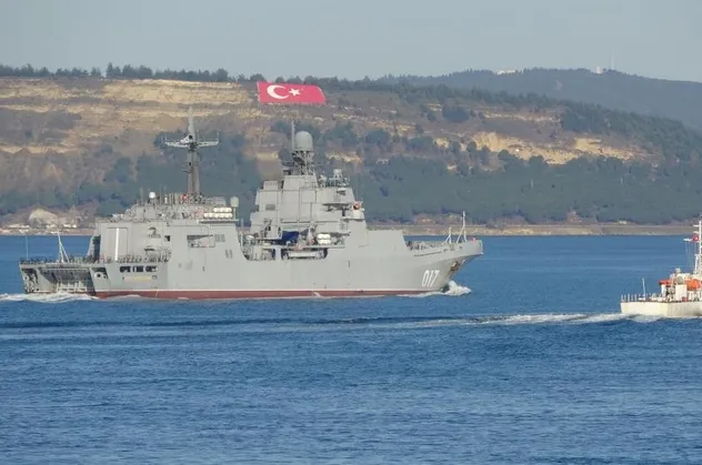 Rusya ile Ukrayna arasındaki kriz derinleşirken Rus çıkarma gemileri peş peşe Karadeniz'e ilerliyor!