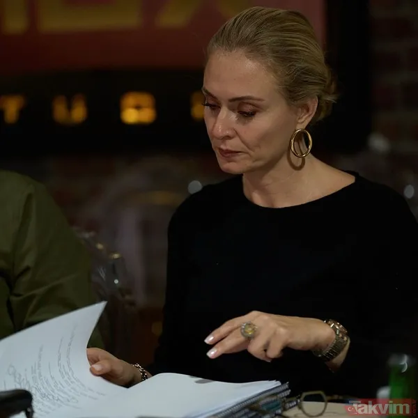 Ceyda Düvenci ile Güçlü Mete evleniyor mu? “Ne güzeldi” Yüzüklerini takıp verdikleri pozla... - 8