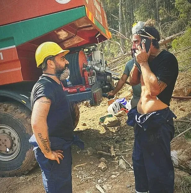 Elinde hortumla yangının ortasına giren İbrahim Çelikkol'dan açıklama var! 3 gece sabahladı 'bütün cesur yüreklere selam olsun'-8